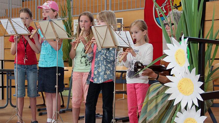 Flötengruppe (links) und Josefine Wala (rechts)