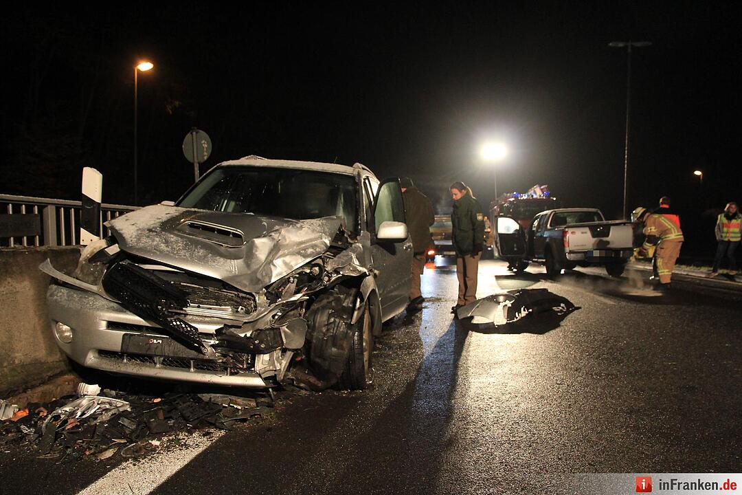 Glatteis führt zur Kollision im Gegenverkehr – Beide Fahrer zum Glück nur leicht verletzt