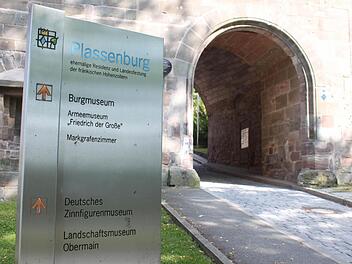 Sind die städtischen Museen auf der Plassenburg gut aufgehoben? Oder wäre es besser, das Zinnfigurenmuseum und das Landschaftsmuseum Obermain in die Innenstadt zu verlagern? Für das Gedankenspiel der Grünen gibt es im Kulmbacher Stadtrat keine Mehrheit, aber man wird sich im Stadtentwicklungsausschuss ausführlich mit der Neukonzeption der Museen und der Zukunft der Plassenburg beschäftigen. Foto: Stephan Tiroch