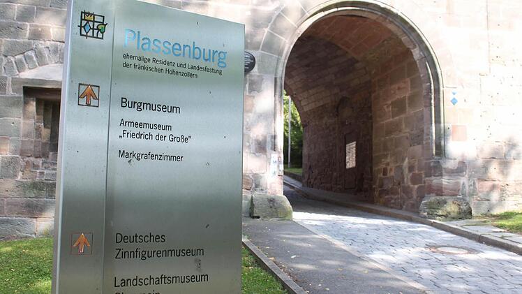 Sind die städtischen Museen auf der Plassenburg gut aufgehoben? Oder wäre es besser, das Zinnfigurenmuseum und das Landschaftsmuseum Obermain in die Innenstadt zu verlagern? Für das Gedankenspiel der Grünen gibt es im Kulmbacher Stadtrat keine Mehrheit, aber man wird sich im Stadtentwicklungsausschuss ausführlich mit der Neukonzeption der Museen und der Zukunft der Plassenburg beschäftigen. Foto: Stephan Tiroch