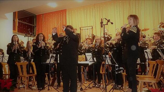 Die Bergmannskapelle Stockheim bot anl&auml;sslich ihres Weihnachtskonzerts unter der Stabf&uuml;hrung von Michael Botlik konzertante Blasmusik vom Feinsten. Die Leistungen des Klangk&ouml;rpers wurde mit viel Beifall honoriert.  Gerd Fleischmann