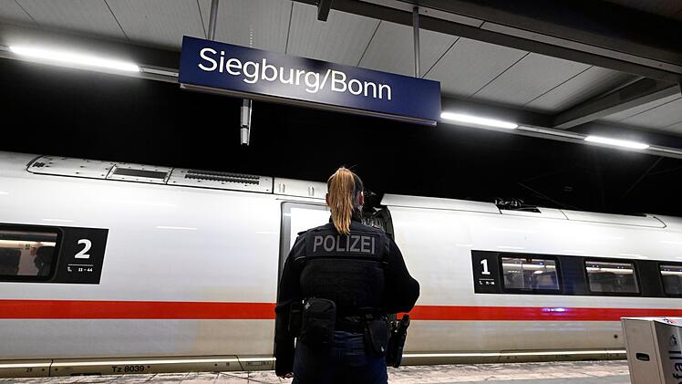 Mann droht mit Anschlag in ICE