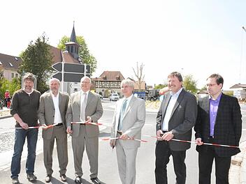 Die Eröffnung des neuen Kreisels am Goßmannsdorfer Tor in Hofheim war ein bedeutendes Ereignis im Jahr 2014. Foto: Gerhard Schmidt