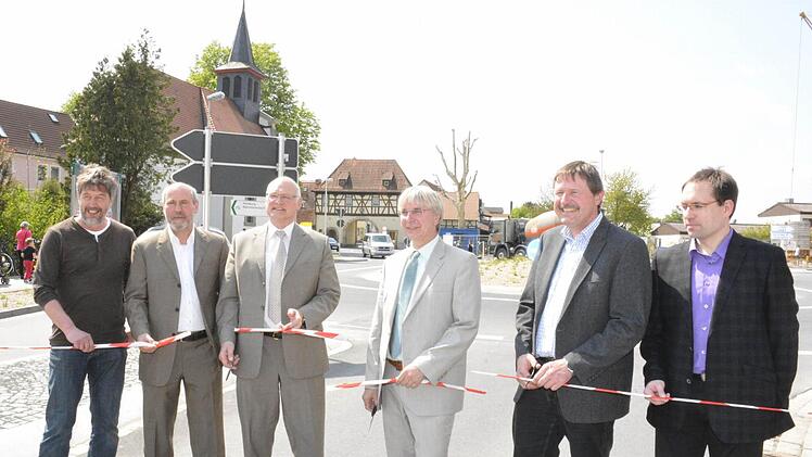 Die Eröffnung des neuen Kreisels am Goßmannsdorfer Tor in Hofheim war ein bedeutendes Ereignis im Jahr 2014. Foto: Gerhard Schmidt