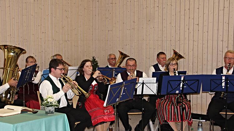 Die Fränkische Volksmusikgruppe Gereuth gestaltete den Jahresempfang der Gemeinde Untermerzbach musikalisch mit. Helmut Will