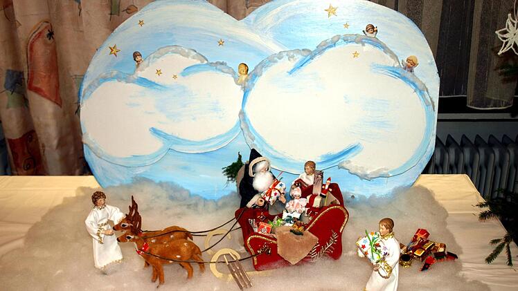 In der Adventszeit wird der Schlitten vom Nikolaus  beladen. Foto: Susanne Deuerling