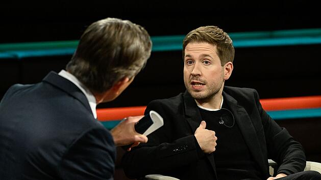 Im Gespr&auml;ch mit Markus Lanz hatte Kevin K&uuml;hnert &uuml;berraschend lobende Worte f&uuml;r CSU-Chef Markus S&ouml;der &uuml;brig.