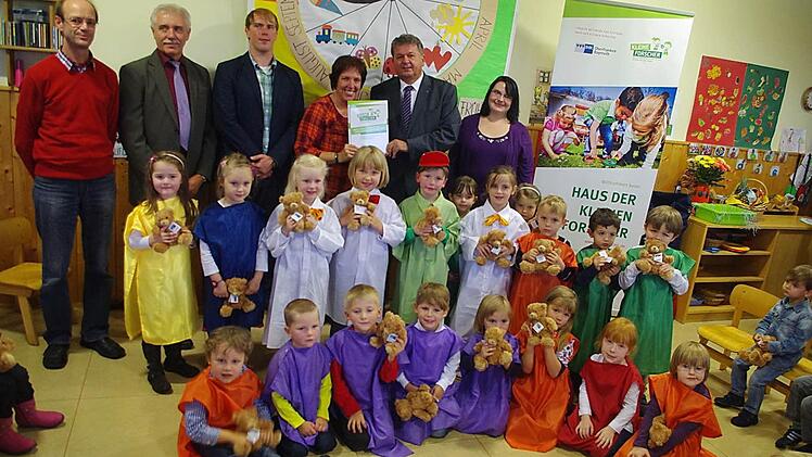 Der Rosenberg-Kindergarten freut sich über die Auszeichnung zum "Haus der kleinen Forscher". Fotos: Heike Schülein