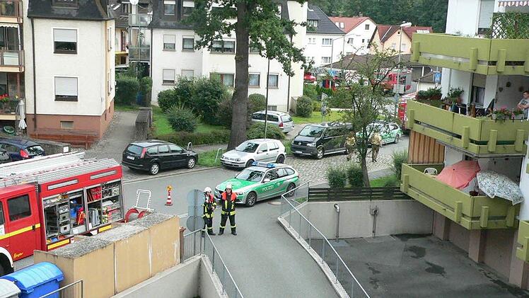 Am Sonntagmorgen wurde die Kulmbacher Feuerwehr zu einem Wohnungsbrand in die Mangersreuther Straße gerufen. Fotos: Feuerwehr