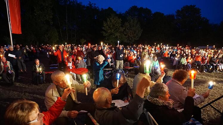 Nach coronabedingter Pause  findet wieder eine Vigilfeier mit Lichterprozession anlässlich des Hochfestes Mariä Himmelfahrt auf dem Maria Ehrenberg statt. Foto: Archiv Marion Eckert