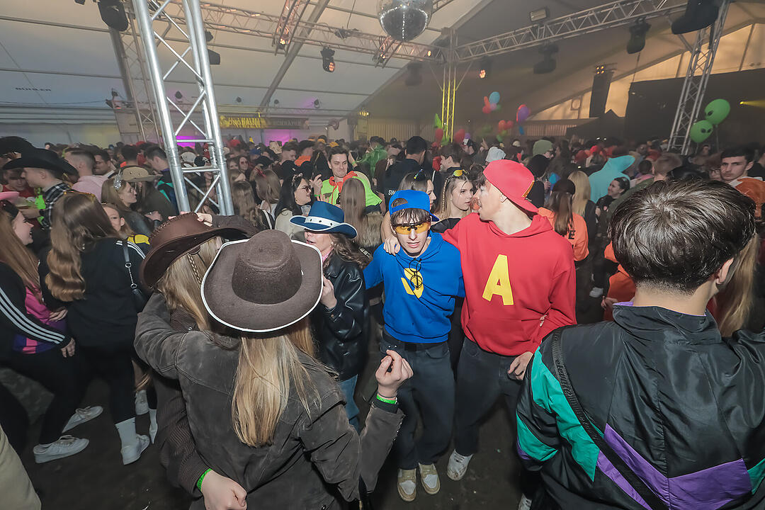 Im großen Festzelt wurde richtig gefeiert!