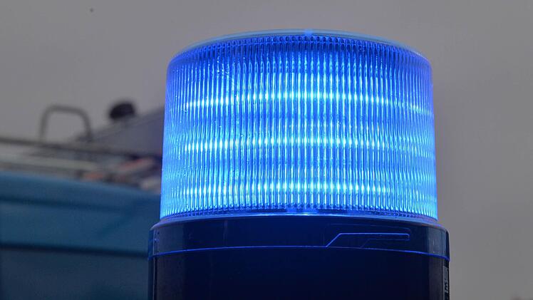 Ein Unbekannter fuhr am Sonntag im Landkreis W&uuml;rzburg gegen eine Hauswand und raste dann davon.  Symbolbild, Foto:Ronald Rinklef