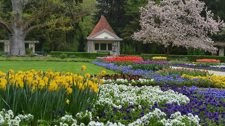 Der Botanische Garten im Hain mit Blick auf das Metzner-Häuschen. Foto: Ronald Rinklef