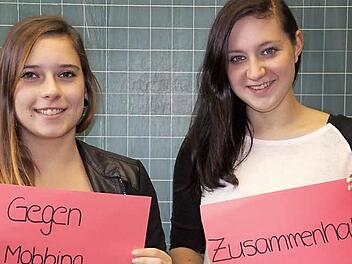 Die neue Kreisschülersprecherin Anka Daum (rechts) und ihre Stellvertreterin Lea Ettlich Foto: Anna-Lena Lessmann