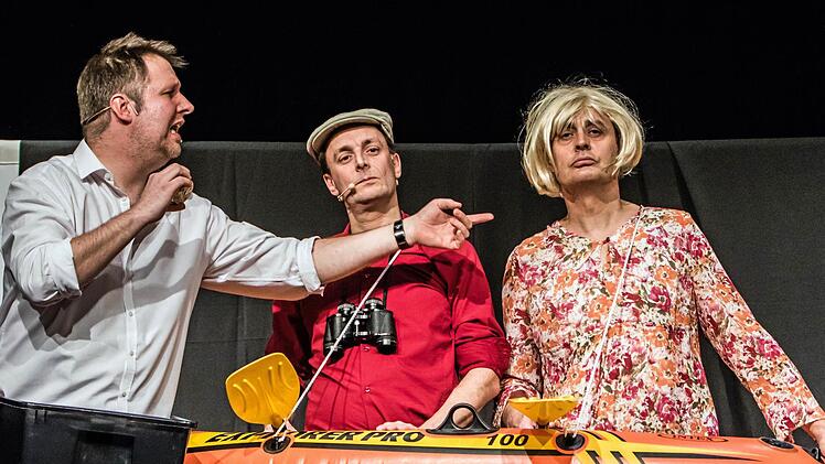 So feiert das Trio "TBC" die offizielle Premiere seines neuen Programms "Aller Unfug ist schwer" im Coburger Kongresshaus.