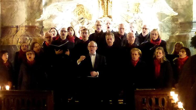 Der Folklorechor Nüdlingen-Bad Kissingen gab ein Weihnachtskonzert in der Bad Kissinger Jakobuskirche. Foto: Gerhild Ahnert
