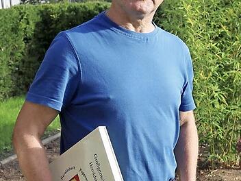Michael Benkert hat die Gemeinde Heroldsbach im Spiegel von Zeitungsmeldungen des vergangenen Jahrhunderts beschrieben.  Foto: Barbara Herbst