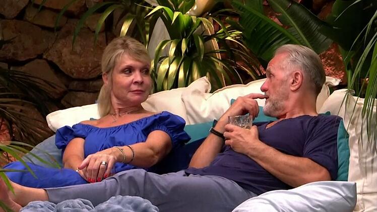 Das Daybed am Pool von "First Dates Hotel" verhalf schon so manchen Singles zum Liebesgl&uuml;ck. Bei Simone und Martin war eher das Gegenteil der Fall.