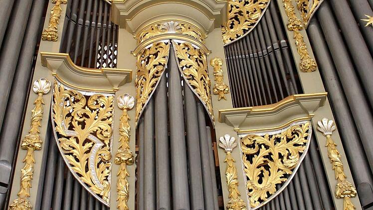 Die Orgel hat die Sanierung unter ihrer Schutzhülle gut überstanden. Foto: Ulrike Nauer