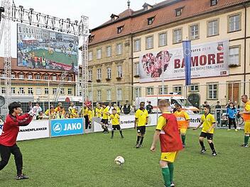 Mit Eifer waren die jungen Kicker auf dem Maxplatz bei der Sache. Foto: Harald Rieger