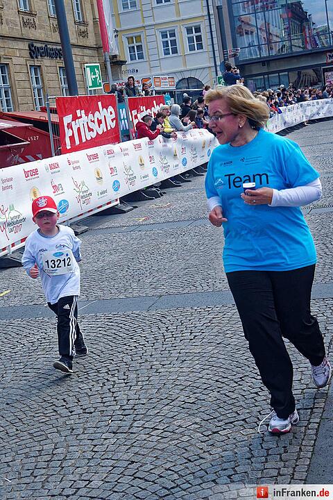 Weltkulturerbelauf 2017 in Bamberg: Der Zieleinlauf am Maxplatz