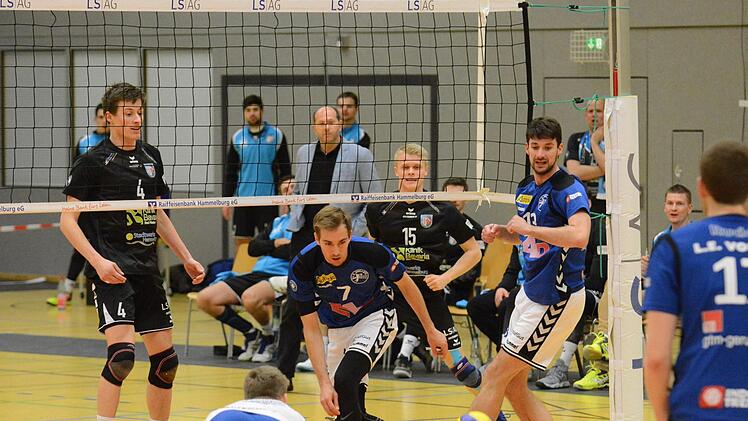 Einschlag im Leipziger Feld: Am Hammelburger Punkt beteiligt waren hier Sebastian Becker (Nr. 4) und Georg Wolf (Nr. 15).ssp