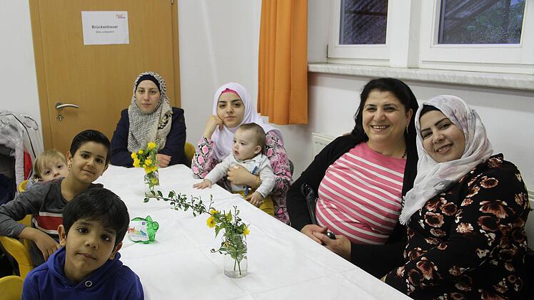 Familien aus Stadt und Land kamen zum Fastenbrechen in die Jugendwerkstatt in der Negeleinstraße. Foto: Sonny Adam
