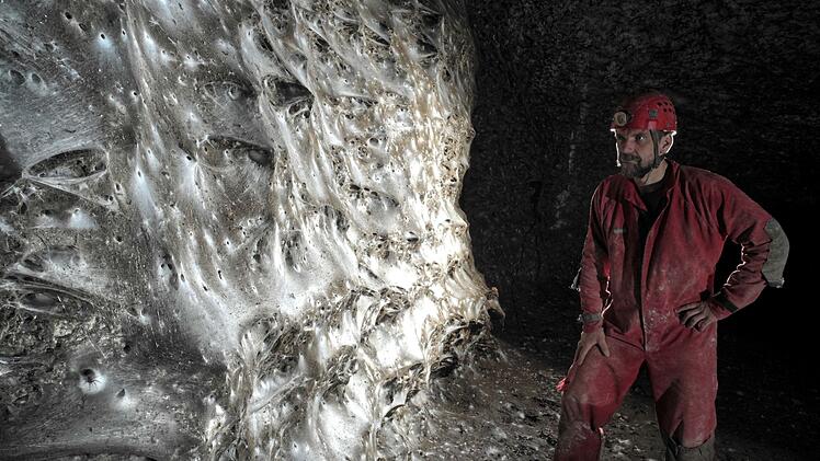 Griechenland: Spinnennetz in Höhle entdeckt