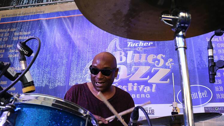 Schlagzeuger Mike Rogers