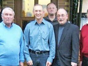 Von links: Kreisvorsitzender Ralf Pohl, die Jubilare Helmut Hofmann und Reiner Schwarz, Pfarrer Reinhold König, Vorsitzender Michael Gebauer und Marktgemeinderat Matthias Hopf Foto: Fabian Kraus