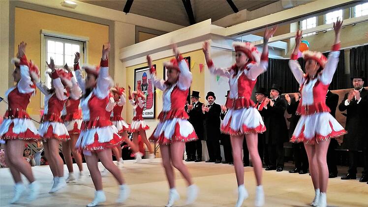 Die Gardetänzerinnen des BTC Garitz. Foto: Sigismund von Dobschütz