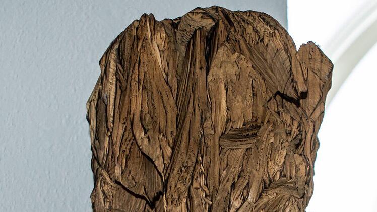 Unter dem Titel "Stationen des Menschseins" zeigt der Bildhauer Andreas Kuhnlein Holzskulpturen im Kunstverein Coburg. Die Ausstellung wird am 6. Juli eröffnet.Foto: Jochen Berger