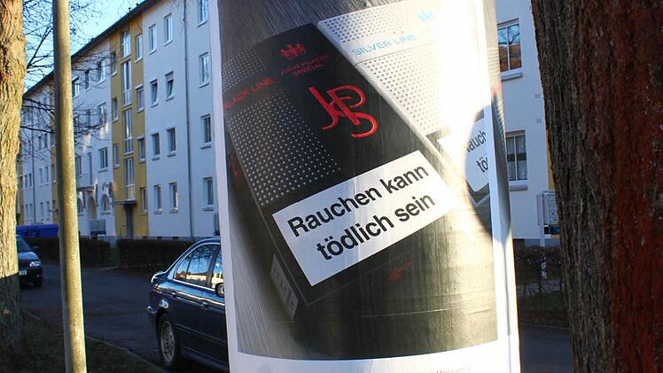 Zigaretten-Werbung in der Caspar-Fischer-Straße Foto: Jürgen Gärtner