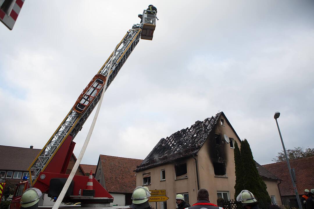 Wohnhausbrand bei Altdorf fordert Feuerwehr