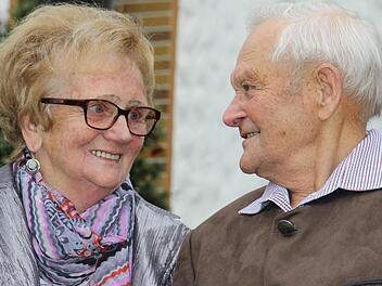 Ihre Liebe hält seit 60 Jahren: Elisabeth und Hans Pfaffenberger. Foto: Katharina Müller-Sanke