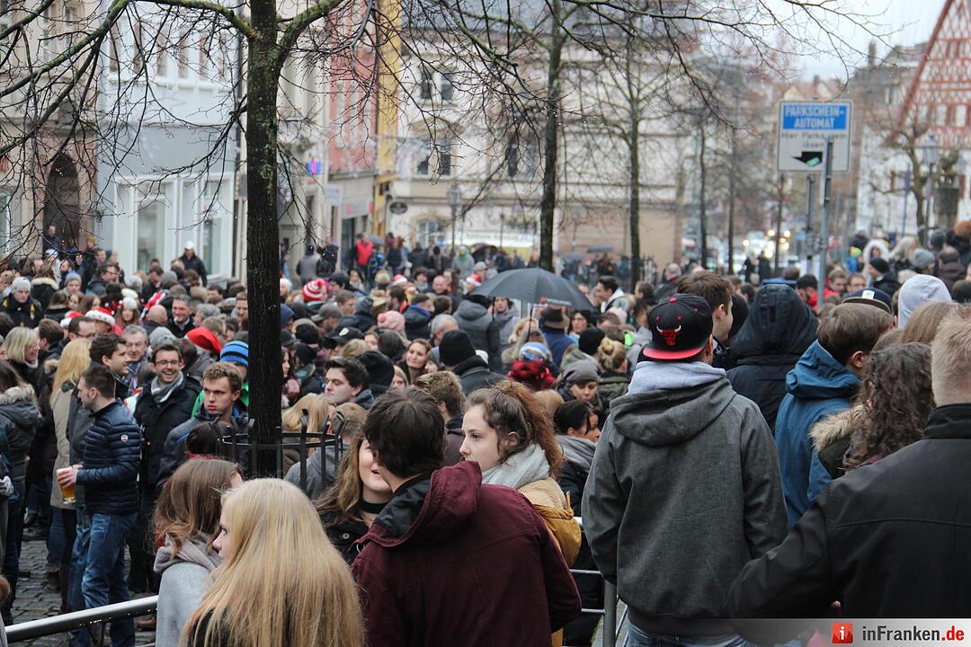 Zum Heiligen Frühschoppen sind die Besucher in diesem Jahr etwas später und auch nocht ganz so zahlreich gekommen. Grund war vermutlich die schlechte Witterung.