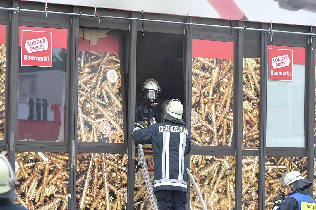 Hallstadt: Hoher Schaden bei Baumarkt-Brand