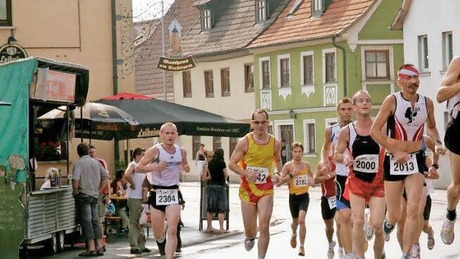 Mitten durch die Altstadt Bad Staffelsteins führt der Adam-Riese-Lauf - dieses Jahr die 30. Ausgabe.  Foto: Mario Deller
