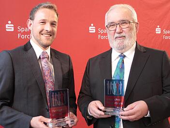 Den Bürgerpreis 2015 erhalten Andreas Bauer (l.) und Franz-Josef Saam (r.). Foto: Michael Memmel