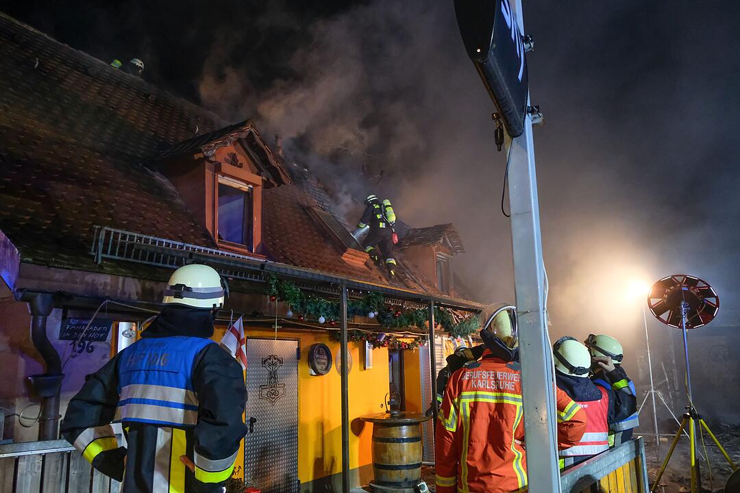 Nürnberger Gaststätte geht in Flammen auf: Anwohner evakuiert