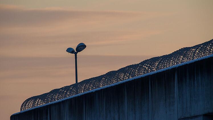 Ehefrau von Insassen in JVA Burg getötet