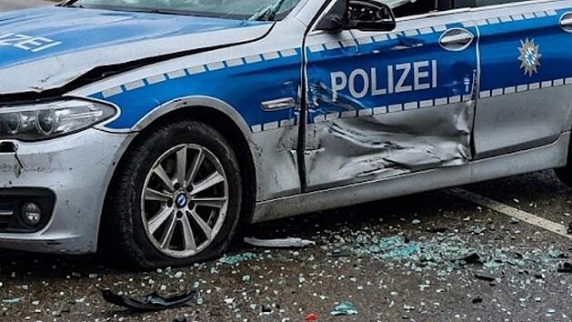 Coburg: Wilde Verfolgungsjagd geht schief - 17-J&auml;hriger am Steuer