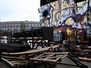 Der Höllenblitz wird gerade in Nürnberg aufgebaut. Foto: Nikolas Pelke