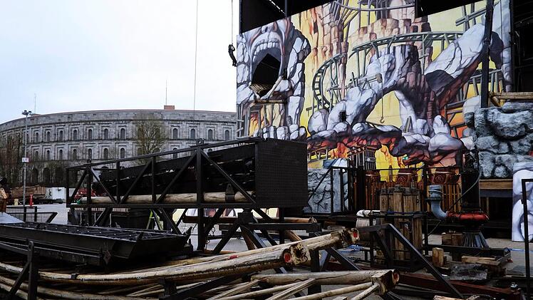 Der Höllenblitz wird gerade in Nürnberg aufgebaut. Foto: Nikolas Pelke