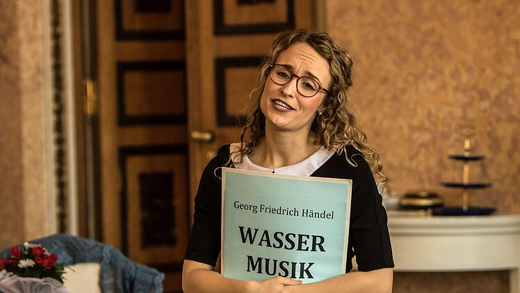"Very British": Eine heitere musikalische Teestunde bietet das Kinderkonzert im Spiegelsaal des Landestheaters mit der Sopranistin Laura Incko und Musikern des Philharmonischen Orchesters.Foto: Jochen Berger