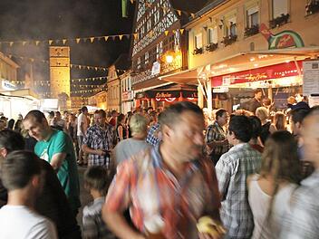 Feste mit Massenandrang, wie auf diesem Archivfoto vom Altstadtfest in Ebern kann es wegen der Ansteckungsgefahr durch das Corona-Virus in diesem Sommer nicht geben. Eckehard Kiesewetter