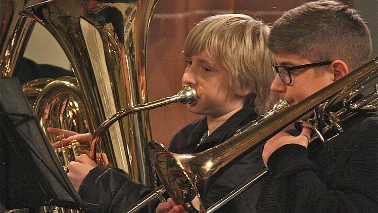 Auch der Nachwuchs konnte überzeugen: Zwei Bläser des Jugendorchesters der Stadtkapelle Hammelburg. Foto: Gerd Schaar