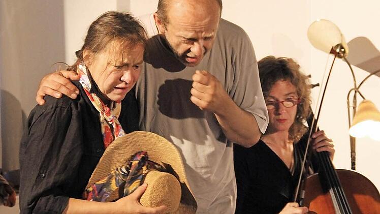 Heike Schwandt, Siegfried Michl und Sibylle Friz leben als "Trio Morbido" ihren Sinn für schwarzen Humor aus. Foto: Katharina Müller-Sanke
