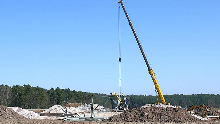 Auf der Baustelle für die 380-kV-Trasse bei Trübenbach (Gemeinde Weidhausen). Foto: Berthold Köhler