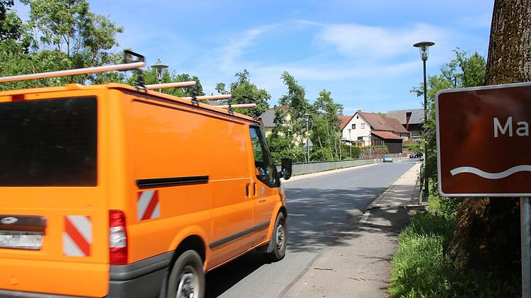 Die Mainleuser Mainbrücke wird im Sommer saniert. Während der dreimonatigen Bauzeit wird die Kreisstraße KU 6 gesperrt. Damit sind die südlichen Ortsteile vom Hauptort abgeschnitten. Foto: Stephan Tiroch